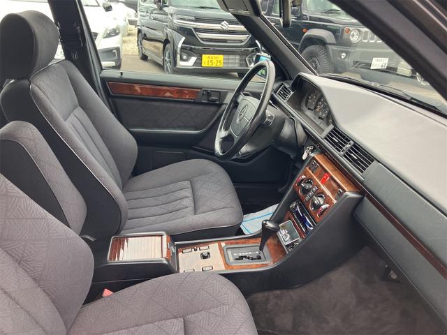 Eクラス E320 左ハンドル オートクルーズコントロール AT アルミホイール パワーシート ABS CD カセット エアコン パワーステアリング パワーウィンドウ(49枚目)