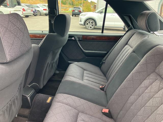 Eクラス E320 左ハンドル オートクルーズコントロール AT アルミホイール パワーシート ABS CD カセット エアコン パワーステアリング パワーウィンドウ(52枚目)