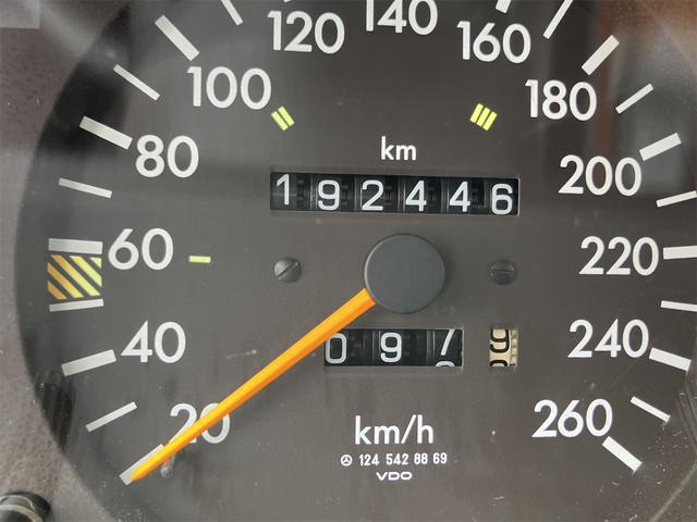 Eクラス E320 左ハンドル オートクルーズコントロール AT アルミホイール パワーシート ABS CD カセット エアコン パワーステアリング パワーウィンドウ(63枚目)