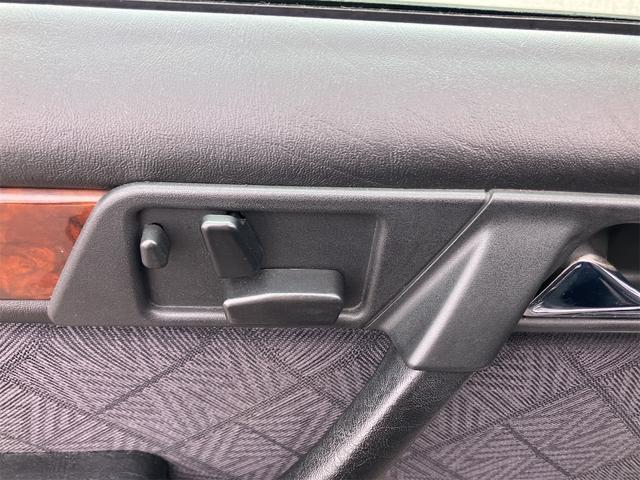 Eクラス E320 左ハンドル オートクルーズコントロール AT アルミホイール パワーシート ABS CD カセット エアコン パワーステアリング パワーウィンドウ(66枚目)