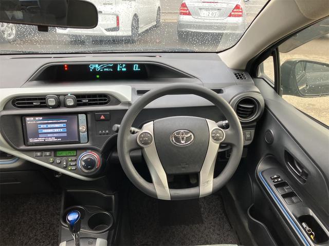 アクア S バックカメラ HDDナビ アルミホイール オートライト スマートキー アイドリングストップ 電動格納ミラー シートヒーター CVT 衝突安全ボディ 記録簿 ABS ESC 取扱説明書 寒冷地仕様(3枚目)