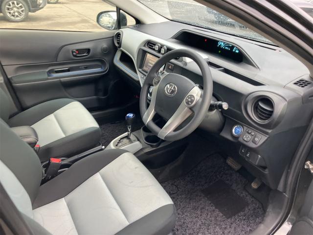 アクア S バックカメラ HDDナビ アルミホイール オートライト スマートキー アイドリングストップ 電動格納ミラー シートヒーター CVT 衝突安全ボディ 記録簿 ABS ESC 取扱説明書 寒冷地仕様(27枚目)