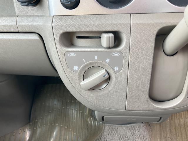 エブリイワゴン ＪＰターボ　４ＷＤ　ＥＴＣ　両側スライドドア　キーレスエントリー　電動格納ミラー　シートヒーター　ＡＴ　盗難防止システム　ＡＢＳ　ＣＤ　アルミホイール　衝突安全ボディ　エアコン　パワーステアリング（4枚目）