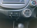 フィット G・10thアニバーサリー ETC バックカメラ ナビ オートライト スマートキー CVT 盗難防止システム 衝突安全ボディ 記録簿 ABS CD DVD再生 USB エアコン パワーステアリング パワーウィンドウ(8枚目)