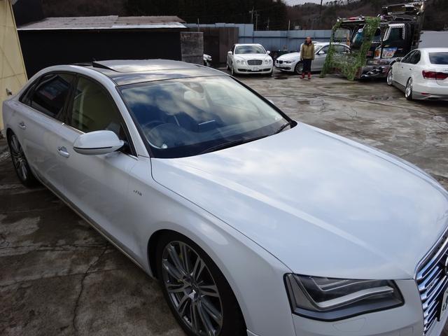 Ａ８ Ｌ　Ｗ１２クワトロ　デザインセレクション　４人乗り　ツインサンルーフ　リアエンターテイメント　全席エアーシート　ローダウン　フロントＡＢＴスポイラー　レザーシート　純正アルミホイール（5枚目）