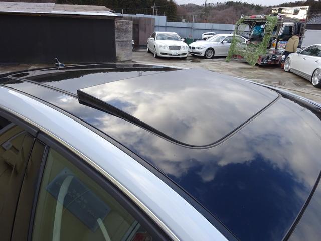 Ａ８ Ｌ　Ｗ１２クワトロ　デザインセレクション　４人乗り　ツインサンルーフ　リアエンターテイメント　全席エアーシート　ローダウン　フロントＡＢＴスポイラー　レザーシート　純正アルミホイール（6枚目）