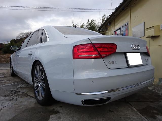 Ａ８ Ｌ　Ｗ１２クワトロ　デザインセレクション　４人乗り　ツインサンルーフ　リアエンターテイメント　全席エアーシート　ローダウン　フロントＡＢＴスポイラー　レザーシート　純正アルミホイール（8枚目）