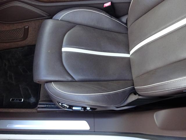 Ａ８ Ｌ　Ｗ１２クワトロ　デザインセレクション　４人乗り　ツインサンルーフ　リアエンターテイメント　全席エアーシート　ローダウン　フロントＡＢＴスポイラー　レザーシート　純正アルミホイール（13枚目）