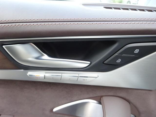 Ａ８ Ｌ　Ｗ１２クワトロ　デザインセレクション　４人乗り　ツインサンルーフ　リアエンターテイメント　全席エアーシート　ローダウン　フロントＡＢＴスポイラー　レザーシート　純正アルミホイール（17枚目）