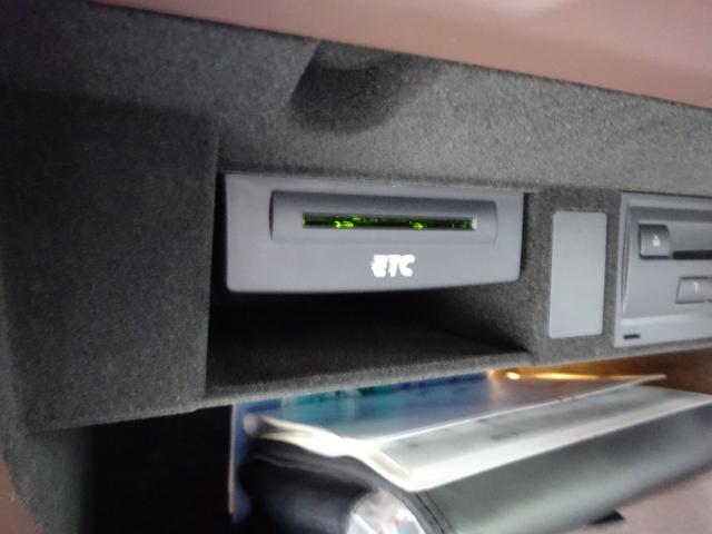 Ａ８ Ｌ　Ｗ１２クワトロ　デザインセレクション　４人乗り　ツインサンルーフ　リアエンターテイメント　全席エアーシート　ローダウン　フロントＡＢＴスポイラー　レザーシート　純正アルミホイール（20枚目）