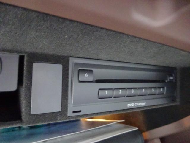 Ａ８ Ｌ　Ｗ１２クワトロ　デザインセレクション　４人乗り　ツインサンルーフ　リアエンターテイメント　全席エアーシート　ローダウン　フロントＡＢＴスポイラー　レザーシート　純正アルミホイール（21枚目）