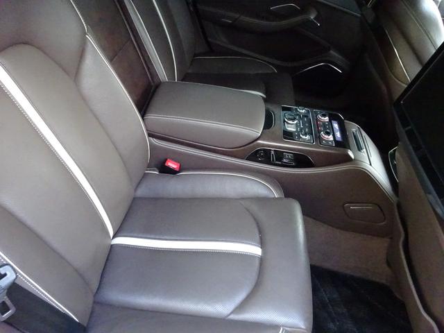 Ａ８ Ｌ　Ｗ１２クワトロ　デザインセレクション　４人乗り　ツインサンルーフ　リアエンターテイメント　全席エアーシート　ローダウン　フロントＡＢＴスポイラー　レザーシート　純正アルミホイール（36枚目）