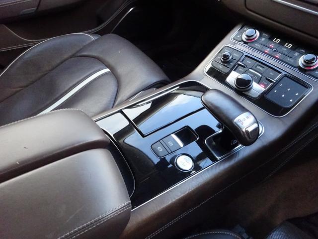 Ａ８ Ｌ　Ｗ１２クワトロ　デザインセレクション　４人乗り　ツインサンルーフ　リアエンターテイメント　全席エアーシート　ローダウン　フロントＡＢＴスポイラー　レザーシート　純正アルミホイール（54枚目）