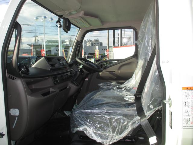 キャンター 　３．０ディーゼルターボ４ＷＤ　平ボディ２ｔ　６速オートマ　リアカメラ　ヒルスタートアシスト　ＥＳＰ　ＬＥＤライトフォグ　オートライト（13枚目）