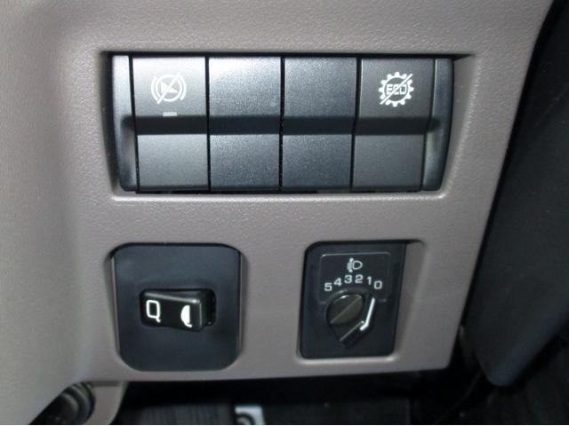 キャンター 　３．０ディーゼルターボ４ＷＤ　平ボディ２ｔ　６速オートマ　リアカメラ　ヒルスタートアシスト　ＥＳＰ　ＬＥＤライトフォグ　オートライト（16枚目）