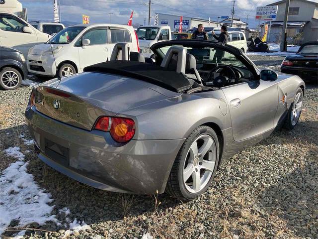 Ｚ４ ３．０ｉ　オープンカー　手動オープン可能　ナビ　ＴＶ　クリアランスソナー　オートライト　ＨＩＤ　ＡＴ　シートヒーター　アルミホイール　ＡＢＳ　エアコン　パワーステアリング　パワーウィンドウ　運転席エアバッグ（16枚目）