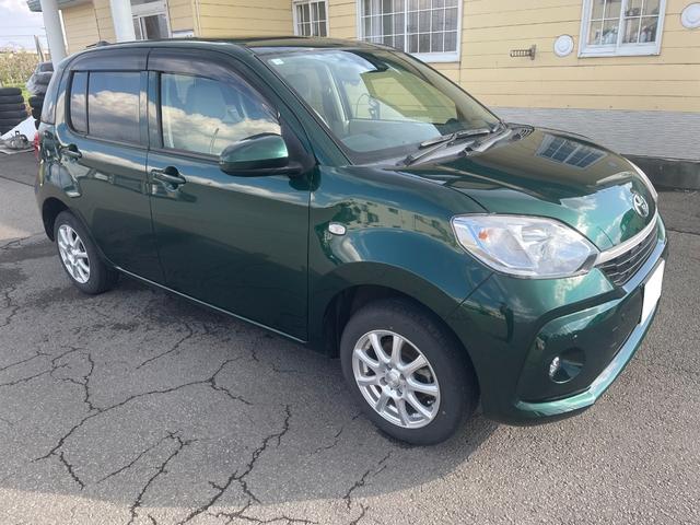 パッソ X LパッケージS スマートアシスト 寒冷地仕様 アイドリングストップ オートハイビーム D席シートヒーター 純正ナビ バックカメラ 社外アルミホイール(6枚目)