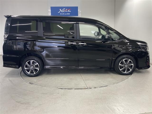 ヴォクシー ＺＳ　煌ＩＩＩ　４ＷＤ　フルセグ　メモリーナビ　ＤＶＤ再生　バックカメラ　衝突被害軽減システム　ＥＴＣ　ドラレコ　両側電動スライド　ＬＥＤヘッドランプ　ウオークスルー　乗車定員７人　３列シート　ワンオーナー　記録簿（9枚目）