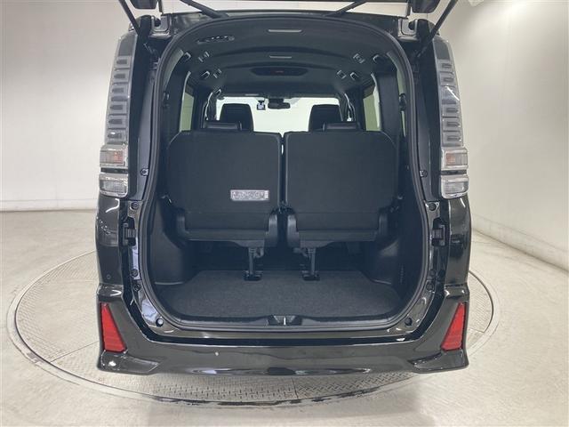 ヴォクシー ＺＳ　煌ＩＩＩ　４ＷＤ　フルセグ　メモリーナビ　ＤＶＤ再生　バックカメラ　衝突被害軽減システム　ＥＴＣ　ドラレコ　両側電動スライド　ＬＥＤヘッドランプ　ウオークスルー　乗車定員７人　３列シート　ワンオーナー　記録簿（12枚目）