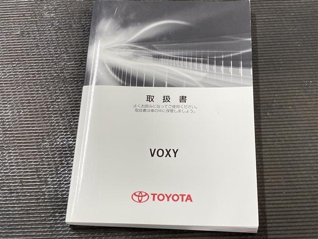 ヴォクシー X フルセグ メモリーナビ DVD再生 バックカメラ ETC 両側電動スライド LEDヘッドランプ ウオークスルー 乗車定員7人 3列シート アイドリングストップ(40枚目)