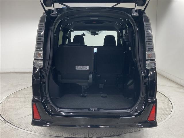 ヴォクシー ＺＳ　煌　４ＷＤ　フルセグ　メモリーナビ　ＤＶＤ再生　バックカメラ　衝突被害軽減システム　ＥＴＣ　ドラレコ　両側電動スライド　ＬＥＤヘッドランプ　ウオークスルー　乗車定員７人　３列シート　アイドリングストップ（13枚目）