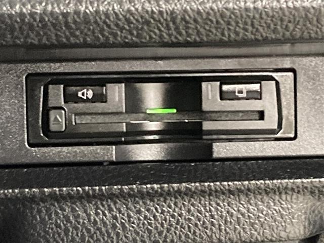 ヴォクシー ＺＳ　煌　４ＷＤ　フルセグ　メモリーナビ　ＤＶＤ再生　バックカメラ　衝突被害軽減システム　ＥＴＣ　ドラレコ　両側電動スライド　ＬＥＤヘッドランプ　ウオークスルー　乗車定員７人　３列シート　アイドリングストップ（31枚目）