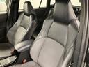 素材の確かさと心地いいフィット感が座った瞬間に伝わってくるシート。運転席も助手席もリラックスしてゆったり座れます。
