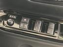 格納式リモコンドアミラーと、パワーウィンドウマスタースイッチです。車内の換気も運転席から簡単に行えます。