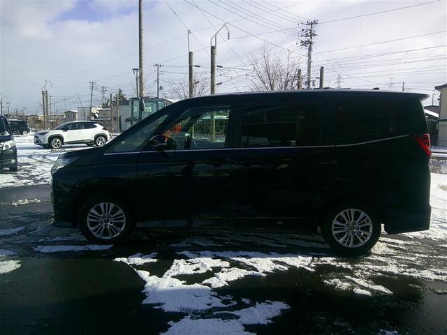 ノア S-Z 4WD バックカメラ 衝突被害軽減システム ETC 両側電動スライド LEDヘッドランプ 乗車定員7人 3列シート アルミホイール キーレス ABS エアバッグ スマートキー(6枚目)