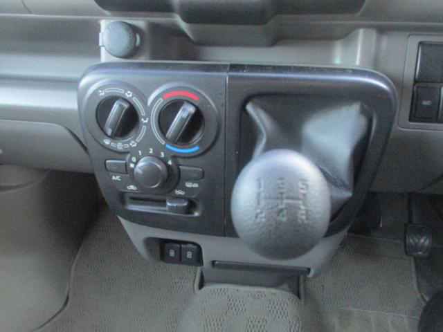 エブリイ ＰＣ　４ＷＤ　マニュアル　リフトアップ　社外１４インチアルミ　マッドタイヤ　ワゴン仕様　ＥＴＣ　社外リアラダー　社外追加メーター　社外ルーフラック（21枚目）