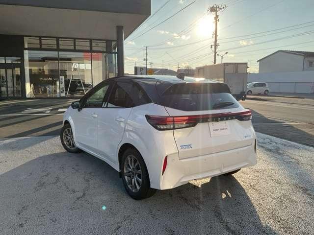 ���ꕶ���ɐL�т�k�d�c���A�R���r�l�[�V���������v���A��Ԃł����݊�������܂��B����ȃ��[�t���C���ƃu���b�N�A�E�g���ꂽ���A�X�|�C���[�̑g�ݍ��킹���A�X�|�[�e�B����i�Ȉ�ۂ�^���܂��B