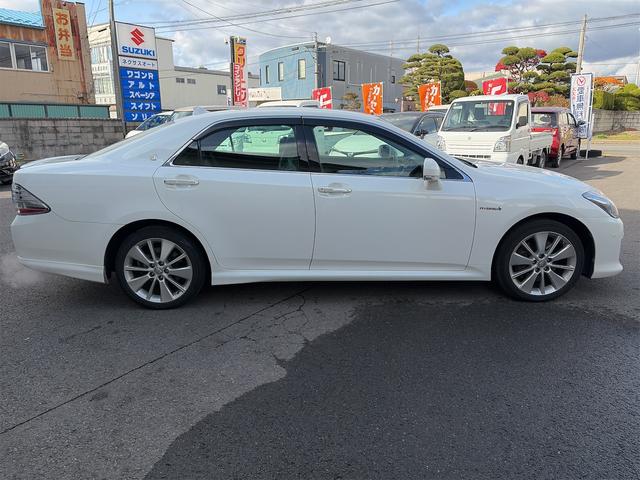 クラウンハイブリッド ベースグレード 禁煙車/本革シート/社外ドライブレコーダー/レーダークルーズコントロール/ハンズフリー通話/フルセグテレビ/CD・DVD/ETC/スマートキー/リヤサンシェード/シートエアコン/サイドカメラ(4枚目)