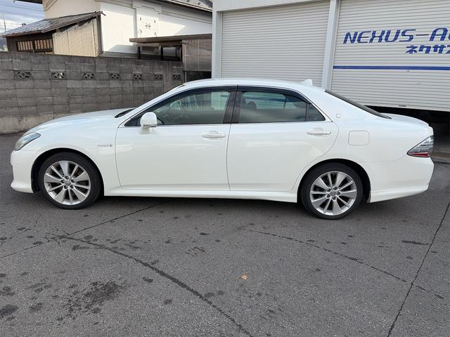 クラウンハイブリッド ベースグレード 禁煙車/本革シート/社外ドライブレコーダー/レーダークルーズコントロール/ハンズフリー通話/フルセグテレビ/CD・DVD/ETC/スマートキー/リヤサンシェード/シートエアコン/サイドカメラ(5枚目)