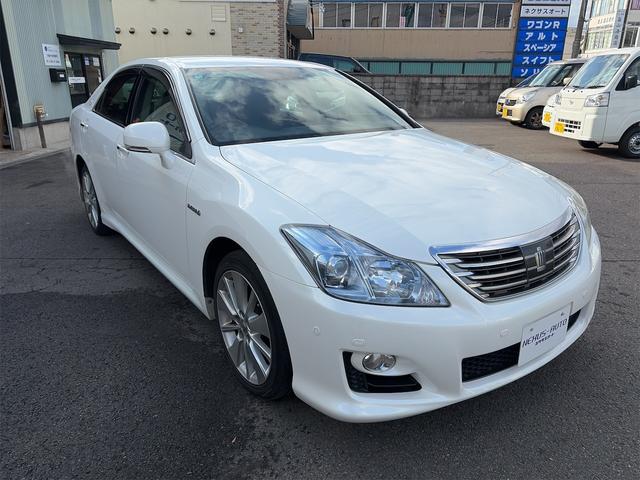 クラウンハイブリッド ベースグレード 禁煙車/本革シート/社外ドライブレコーダー/レーダークルーズコントロール/ハンズフリー通話/フルセグテレビ/CD・DVD/ETC/スマートキー/リヤサンシェード/シートエアコン/サイドカメラ(6枚目)