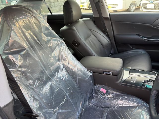 クラウンハイブリッド ベースグレード 禁煙車/本革シート/社外ドライブレコーダー/レーダークルーズコントロール/ハンズフリー通話/フルセグテレビ/CD・DVD/ETC/スマートキー/リヤサンシェード/シートエアコン/サイドカメラ(13枚目)