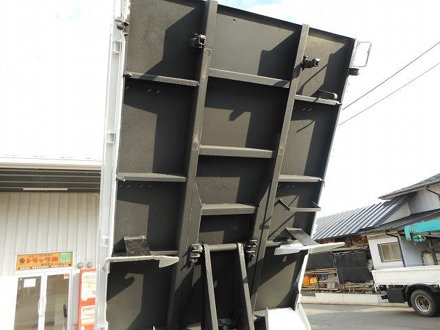 キャンター ダンプ ★4WD★低床★2トン★荷台内寸約:L304×W159×H31(15枚目)