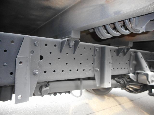 エルフトラック ロングフルフラットロー　★平★４ＷＤ★パワーゲート８００★２トンベース★荷台内寸約：Ｌ４３５×Ｗ１７７×Ｈ３８（26枚目）