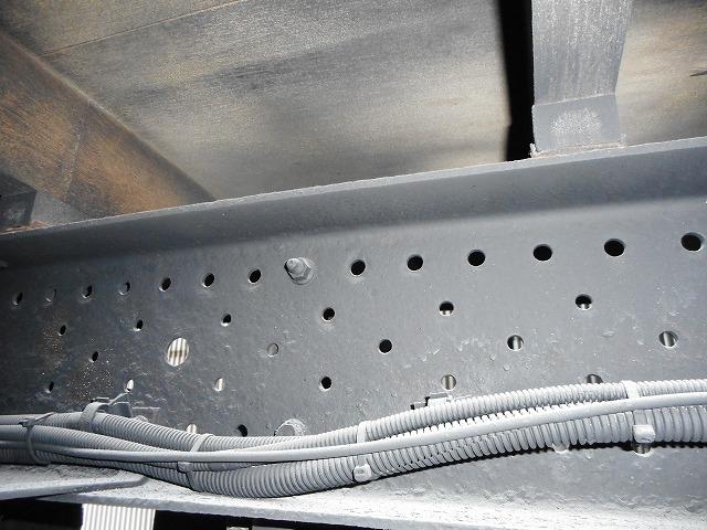 エルフトラック ロングフルフラットロー　★平★４ＷＤ★パワーゲート８００★２トンベース★荷台内寸約：Ｌ４３５×Ｗ１７７×Ｈ３８（34枚目）