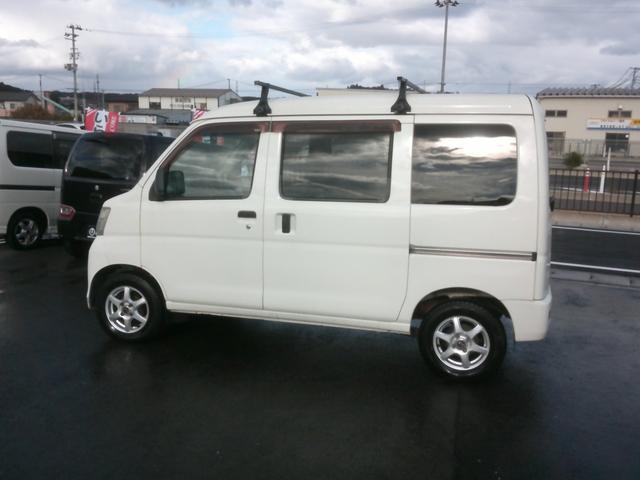 ハイゼットカーゴ デラックスリミテッド　４ＷＤ　ハイルーフ　キャリヤ付き　オートマ車　エアコン　パワステパワーウインドウ付き　両側スライドドア（2枚目）