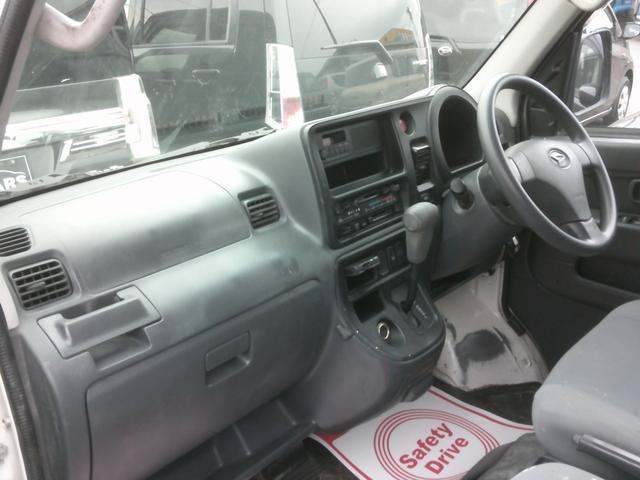 ハイゼットカーゴ デラックスリミテッド　４ＷＤ　ハイルーフ　キャリヤ付き　オートマ車　エアコン　パワステパワーウインドウ付き　両側スライドドア（5枚目）