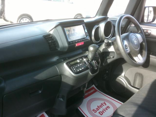 Ｎ－ＢＯＸカスタム Ｇ　４ＷＤ　両側スライドドア左パワースライドドア　ナビテレビバックカメラ付き　スマートキー　アイドリングストップ　ＡＢＳ’ＥＳＣ　衝突安全ボディー　運転席助手席エアバック　ＨＩＤライト　基本装備フル装備（5枚目）