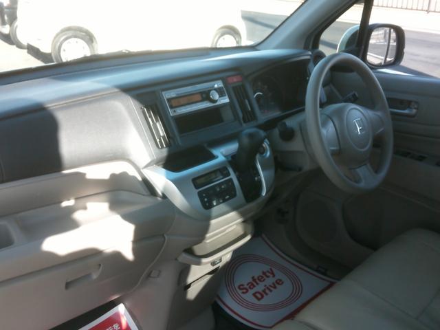 Ｎ－ＷＧＮ Ｇ　スマートキー　アイドリングストップ　衝突安全ボディー　盗難防止付き　運転席助手席エアバック　ＡＢＳブレーキ　ＥＳＣ　プライバシーガラス　５ドア４人乗り　ベンチシート　　基本装備フル装備（5枚目）