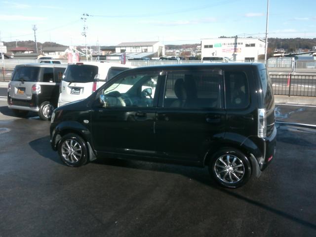 ｅＫワゴン ＭＸ　基本装備フル装備　５ドア４人乗り　衝突安全ボディー盗難防止付き　運転席助手席エアバック　ＡＢＳブレーキ　ベンチシートフルフラット　キーレス付き　プライバシーガラス　電各ミラー　４速オートマ車（2枚目）