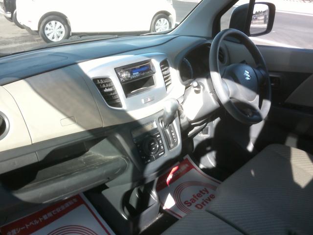 ワゴンＲ ＦＸ　衝突安全ボディー盗難防止付き　運転席助手席エアバック　ＡＢＳブレーキ　５ドア４人乗り　キーレス付き　４速オートマ車　プライバシーガラス　アルミホイル装着車　　基本装備フル装備（5枚目）