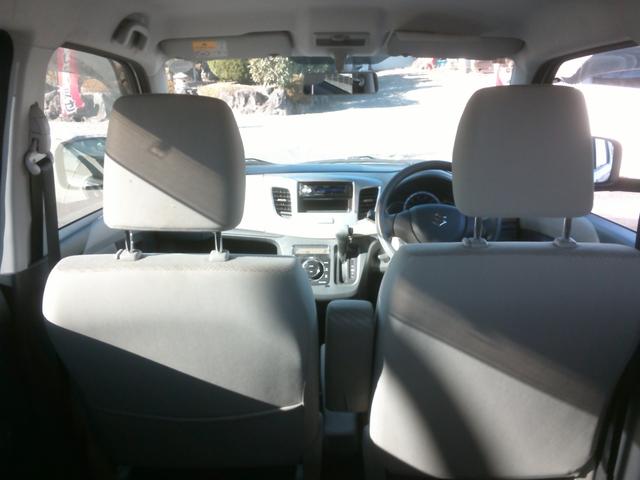 ワゴンＲ ＦＸ　衝突安全ボディー盗難防止付き　運転席助手席エアバック　ＡＢＳブレーキ　５ドア４人乗り　キーレス付き　４速オートマ車　プライバシーガラス　アルミホイル装着車　　基本装備フル装備（6枚目）