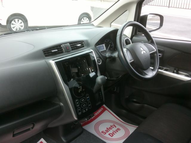 ｅＫカスタム Ｔ　４ＷＤ　走行１３６６６３キロ　バックカメラ　スマートキー　ＨＩＤライト　ＥＴＣ付　衝突安全ボディー盗難防止付き　運転席助手席エアバック　ＡＢＳブレーキ　電各ミラー　プライバシーガラス　基本装備フル装備（5枚目）