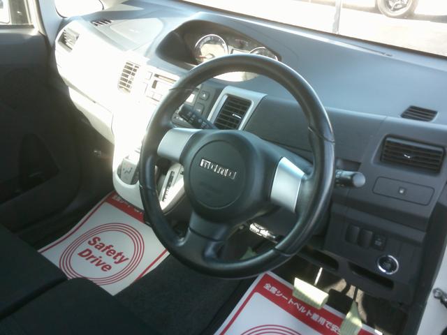 ムーヴ カスタム　ＲＳ　アイドリングストップ　スマートキー　ＨＩＤライト　衝突安全ボディー　運転席助手席エアバック　ＡＢＳブレーキ　プライバシーガラス　ベンチシートフルフラット　基本装備フル装備（3枚目）