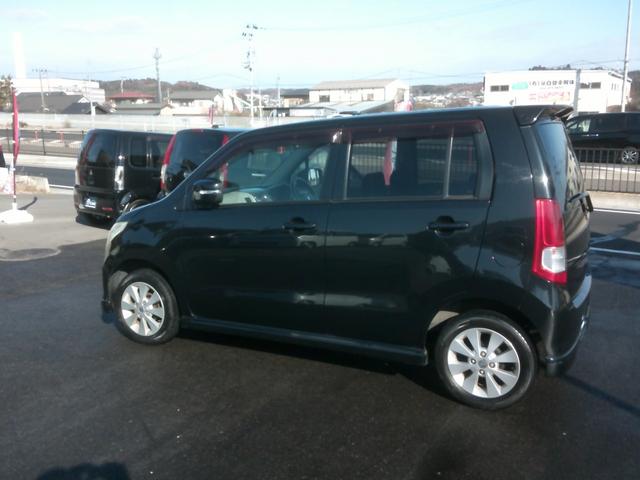 ワゴンＲ ＦＸリミテッド　ベンチシートフルフラット　衝突安全ボディー盗難防止付き　運転席助手席エアバック　ＡＢＳブレーキ　プライバシーガラス　５ドア４人乗り　アルミホイール付　基本装備フル装備（2枚目）