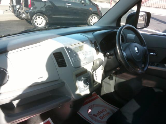 ワゴンＲ ＦＸリミテッド　ベンチシートフルフラット　衝突安全ボディー盗難防止付き　運転席助手席エアバック　ＡＢＳブレーキ　プライバシーガラス　５ドア４人乗り　アルミホイール付　基本装備フル装備（5枚目）