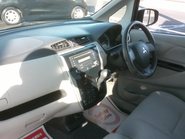 ｅＫワゴン Ｍ　４ＷＤ　基本装備フル装備　衝突安全ボディー盗難防止付き　運転席助手席エアバック　ＡＢＳブレーキ　アイドリングストップ　寒冷地仕様　純正オーディオ付き　プライバシーガラス　５ドア４人乗り（5枚目）